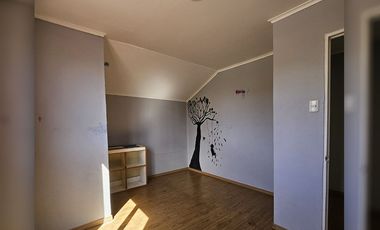 Se arrienda hermosa y amplia casa de 4D, comuna La Calera.