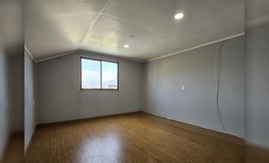 Se arrienda hermosa y amplia casa de 4D, comuna La Calera.