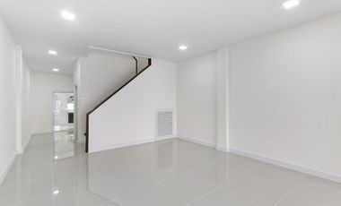 ทาวน์โฮม 2 ชั้น รีโนเวทใหม่ พุทธชาด บางบัวทอง (ซอยเถ้าแก่น้อย) ใกล้สี่แยกบางพลู ต่อเติมครบ หิ้วกระเป๋าเข้าอยู่ได้เลย