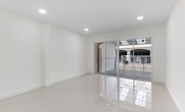 ทาวน์โฮม 2 ชั้น รีโนเวทใหม่ พุทธชาด บางบัวทอง (ซอยเถ้าแก่น้อย) ใกล้สี่แยกบางพลู ต่อเติมครบ หิ้วกระเป๋าเข้าอยู่ได้เลย