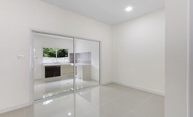 ทาวน์โฮม 2 ชั้น รีโนเวทใหม่ พุทธชาด บางบัวทอง (ซอยเถ้าแก่น้อย) ใกล้สี่แยกบางพลู ต่อเติมครบ หิ้วกระเป๋าเข้าอยู่ได้เลย