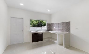 ทาวน์โฮม 2 ชั้น รีโนเวทใหม่ พุทธชาด บางบัวทอง (ซอยเถ้าแก่น้อย) ใกล้สี่แยกบางพลู ต่อเติมครบ หิ้วกระเป๋าเข้าอยู่ได้เลย