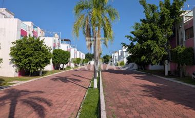 Casa en venta en Tequesquitengo, Morelos.