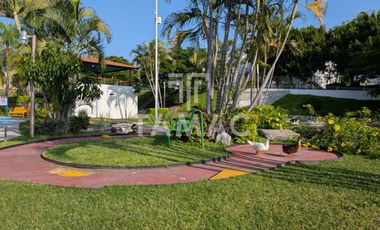 Casa en venta en Tequesquitengo, Morelos.