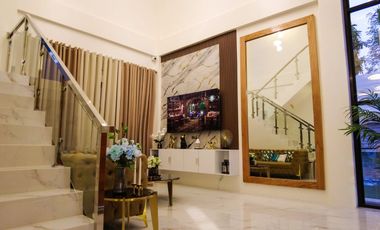 Modern Two Storey Residence with 4 bedrooms and pool for sale