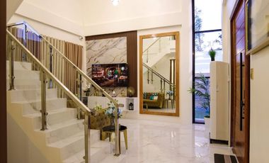 Modern Two Storey Residence with 4 bedrooms and pool for sale