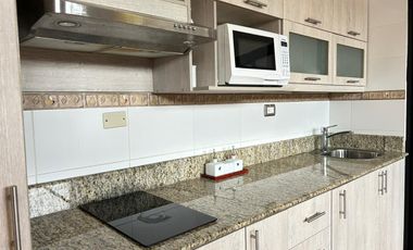Suite Amoblada en Alquiler en los Ceibos, 1 Habitación, 1 Baño, Garaje, Norte de Guayaquil.