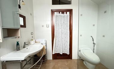 Suite Amoblada en Alquiler en los Ceibos, 1 Habitación, 1 Baño, Garaje, Norte de Guayaquil.