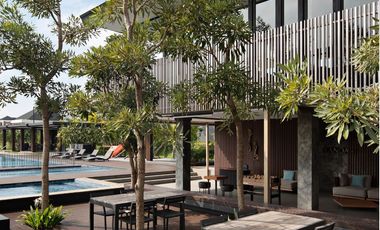 RUMAH MEWAH 3 LANTAI + KOLAM RENANG DEKAT MALL DI SUMMARECON BANDUNG
