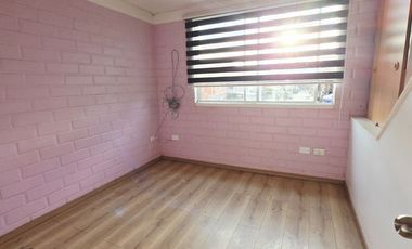 Se Vende Acogedora Casa De 2 Pisos (2d/1b) En Buin