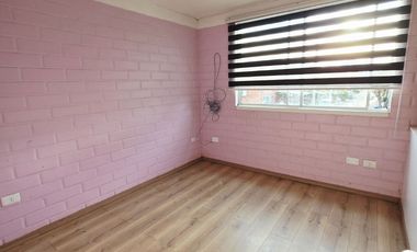 Se Vende Acogedora Casa De 2 Pisos (2d/1b) En Buin
