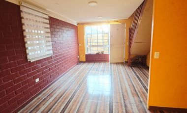 Se Vende Acogedora Casa De 2 Pisos (2d/1b) En Buin