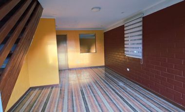 Se Vende Acogedora Casa De 2 Pisos (2d/1b) En Buin