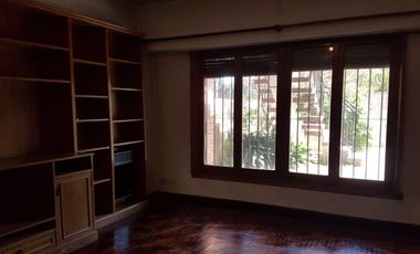 NUEVO VALOR !!! CASA EN P.H, PLANTA BAJA CON PARQUE Y COCHERA. 120 M2 CUBIERTOS