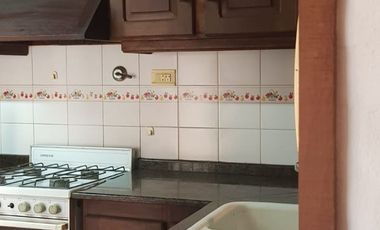 NUEVO VALOR !!! CASA EN P.H, PLANTA BAJA CON PARQUE Y COCHERA. 120 M2 CUBIERTOS