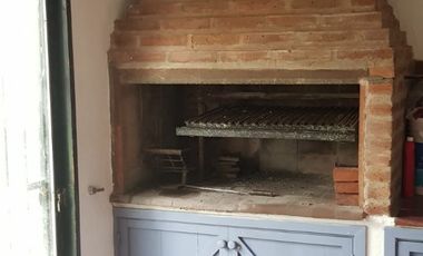 NUEVO VALOR !!! CASA EN P.H, PLANTA BAJA CON PARQUE Y COCHERA. 120 M2 CUBIERTOS