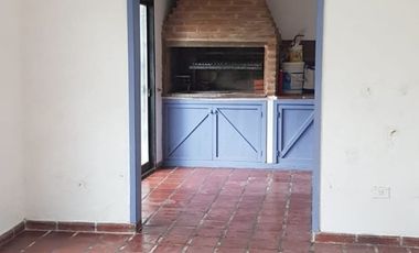 NUEVO VALOR !!! CASA EN P.H, PLANTA BAJA CON PARQUE Y COCHERA. 120 M2 CUBIERTOS