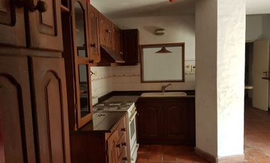 NUEVO VALOR !!! CASA EN P.H, PLANTA BAJA CON PARQUE Y COCHERA. 120 M2 CUBIERTOS