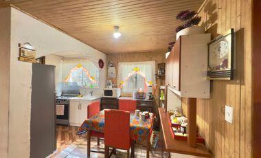 Se vende casa ampliada en sector Alessandri, 4 piezas y 3 baños, Curicó
