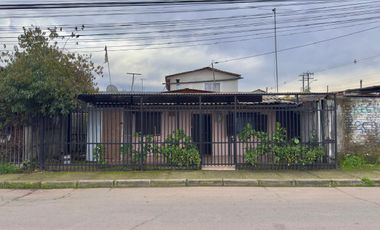 Se vende casa ampliada en sector Alessandri, 4 piezas y 3 baños, Curicó
