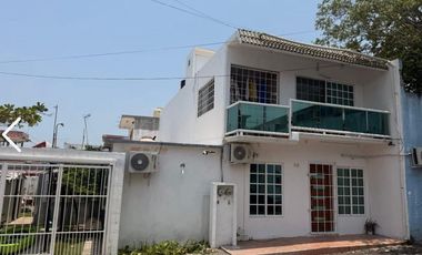 VENDO CASA EN LOS VOLCANES, CON RECAMARA EN PLANTA BAJA