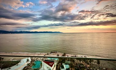 Departamento en venta de lujo frente al mar en Icon Puerto Vallarta.