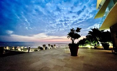 Departamento en venta de lujo frente al mar en Icon Puerto Vallarta.