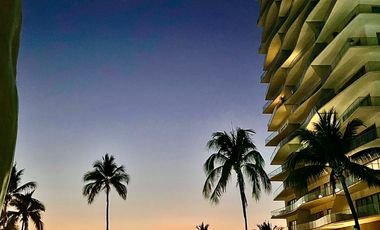 Departamento en venta de lujo frente al mar en Icon Puerto Vallarta.