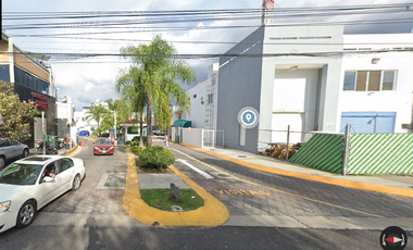 Casa ubicada en colonia Las Palmas, Zapopan Jalisco. Con 3 recamaras y 137m2. Con acceso controlado y seguridad las 24 horas del día.