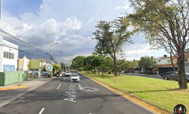 Casa ubicada en colonia Las Palmas, Zapopan Jalisco. Con 3 recamaras y 137m2. Con acceso controlado y seguridad las 24 horas del día.