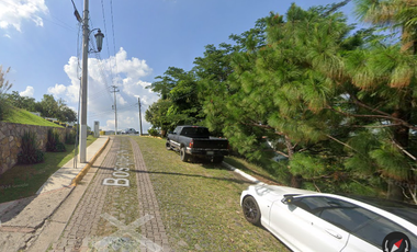 Casa ubicada en Nuevo México, Jalisco. Con 6 recamaras y 1679m2. Muy cerca de las Cañadas Country Club.