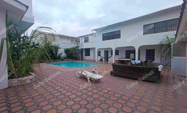 Vendo Casa en Urdesa central