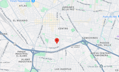 Casa ubicada en colonia Tlaquepaque, Jalisco México. Con 4 recamaras y 195m2. Muy cerca del Bosque Urbano Tlaquepaque.