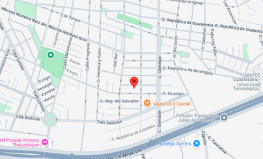 Casa ubicada en colonia Tlaquepaque, Jalisco México. Con 4 recamaras y 195m2. Muy cerca del Bosque Urbano Tlaquepaque.