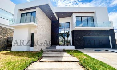 RESIDENCIA NUEVA EN VENTA, UBICACION PRIVILEGIADA, LISTA PARA ESTRENAR