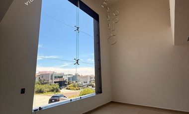 Casa en venta o renta en exclusivo fraccionamiento de Zona Esmeralda, Rancho San Juan