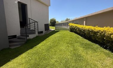 Casa en venta o renta en exclusivo fraccionamiento de Zona Esmeralda, Rancho San Juan