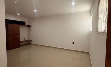 Casa en venta o renta en exclusivo fraccionamiento de Zona Esmeralda, Rancho San Juan