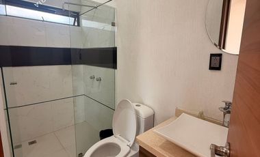 Casa en venta o renta en exclusivo fraccionamiento de Zona Esmeralda, Rancho San Juan