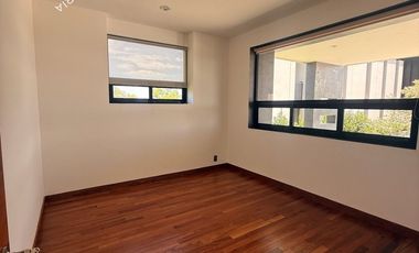 Casa en venta o renta en exclusivo fraccionamiento de Zona Esmeralda, Rancho San Juan