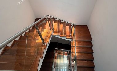 Casa en venta o renta en exclusivo fraccionamiento de Zona Esmeralda, Rancho San Juan