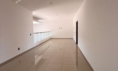 Casa en venta o renta en exclusivo fraccionamiento de Zona Esmeralda, Rancho San Juan