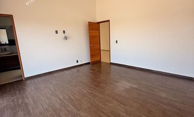 Casa en venta o renta en exclusivo fraccionamiento de Zona Esmeralda, Rancho San Juan