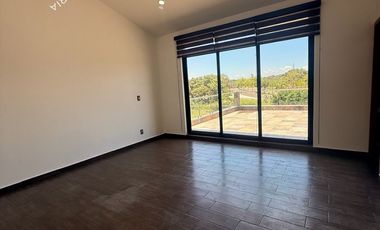 Casa en venta o renta en exclusivo fraccionamiento de Zona Esmeralda, Rancho San Juan