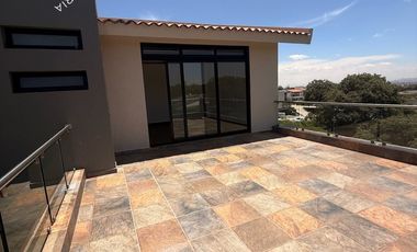 Casa en venta o renta en exclusivo fraccionamiento de Zona Esmeralda, Rancho San Juan