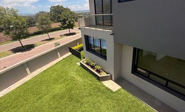 Casa en venta o renta en exclusivo fraccionamiento de Zona Esmeralda, Rancho San Juan