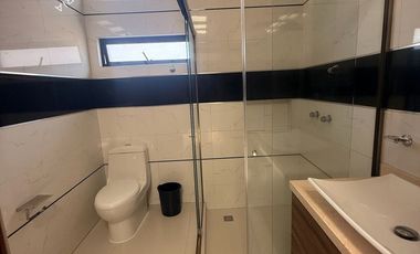 Casa en venta o renta en exclusivo fraccionamiento de Zona Esmeralda, Rancho San Juan