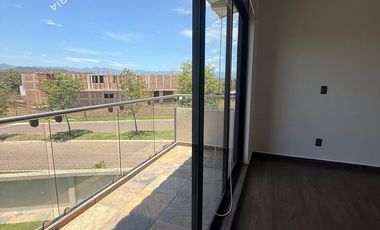 Casa en venta o renta en exclusivo fraccionamiento de Zona Esmeralda, Rancho San Juan