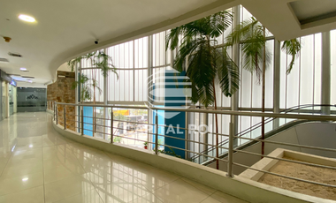 Local comercial en alquiler. Edificio Equilibrium, Zona Mall del Sol.