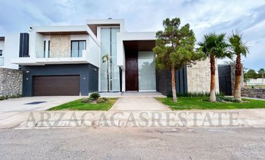 GRAN RESIDENCIA, TOTALMENTE EQUIPADA, DE LUJO EN VENTA, UBICACION PRIVILEGIADA